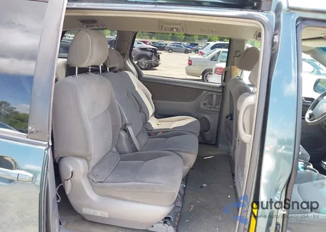 2005 Toyota Sienna Ce/Le z USA, uszkodzony, nr VIN 5TDZA23C45S238606